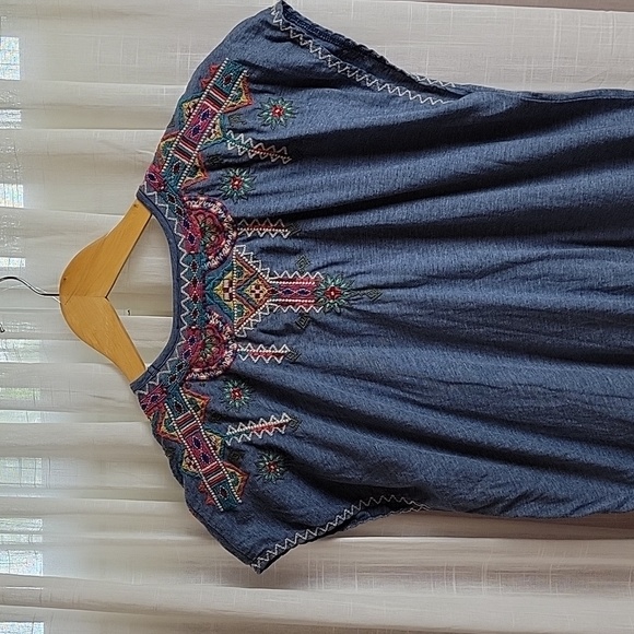 Johnny Was Embroidered Blue V-Neck Tee Size M - Picture 7 of 7